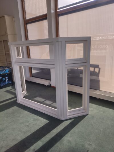 Erker kozijn met 2 draai-kiep ramen