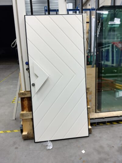 Geïsoleerde houten voordeur afmeting 930 x 2025 mm